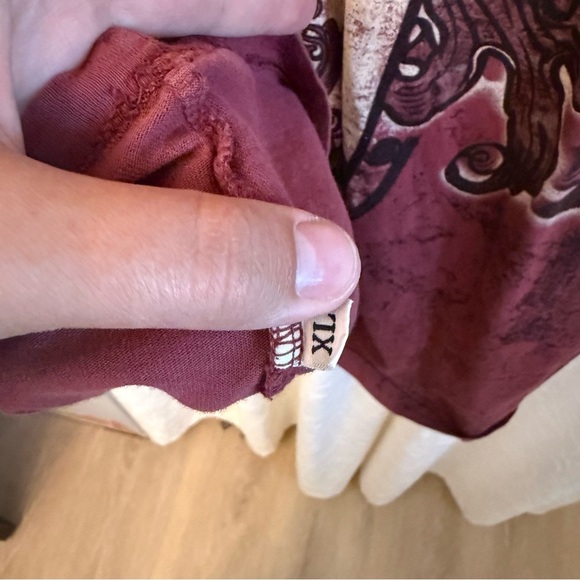 Men’s Xzavier Red Short Sleeve Graphic Tee with Artistic Design Size XL - Picture 6 of 9